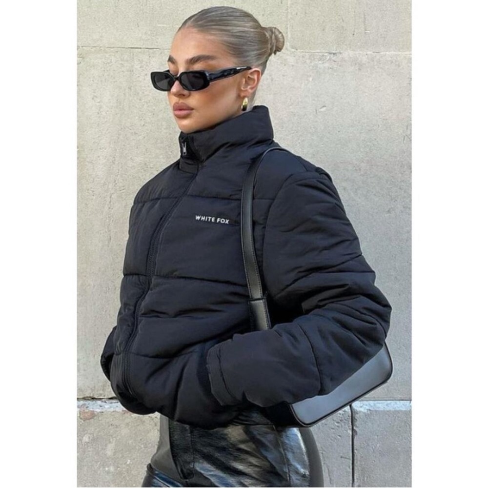 White Fox boutique black puffer Jacket 🩷